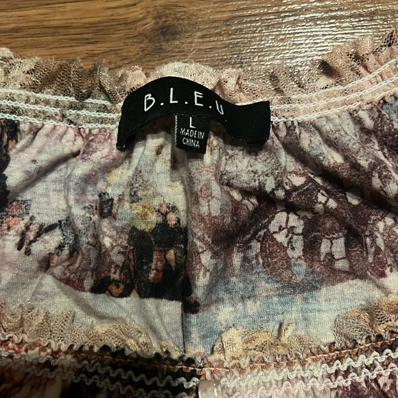 NWOT floral top large - Picture 2 of 5